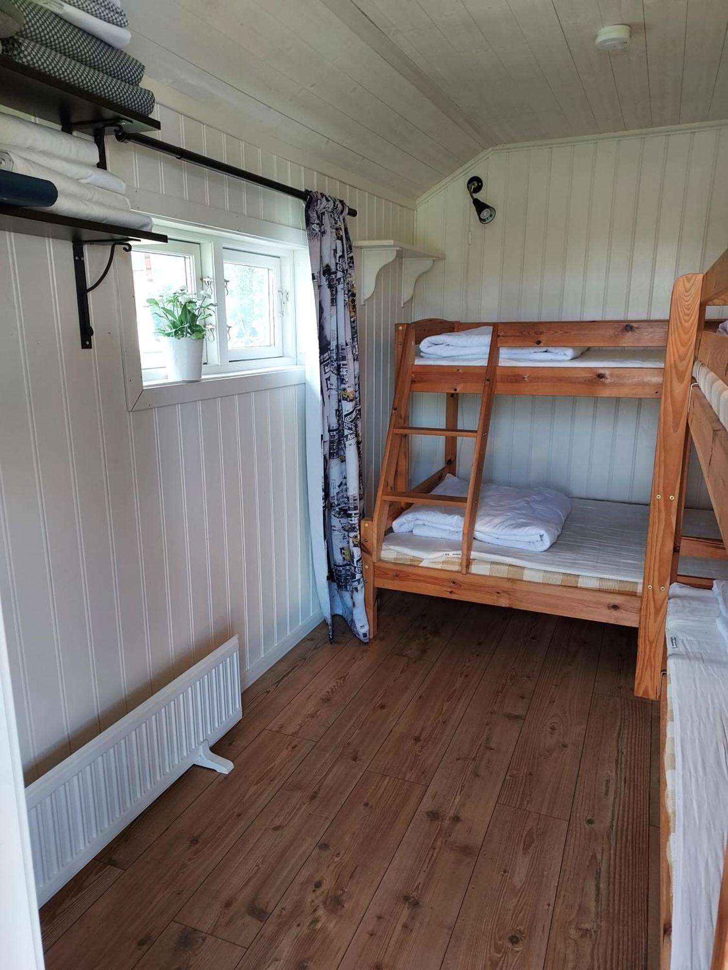 Älgbergets Bed&Breakfast Ucklum Zimmer foto
