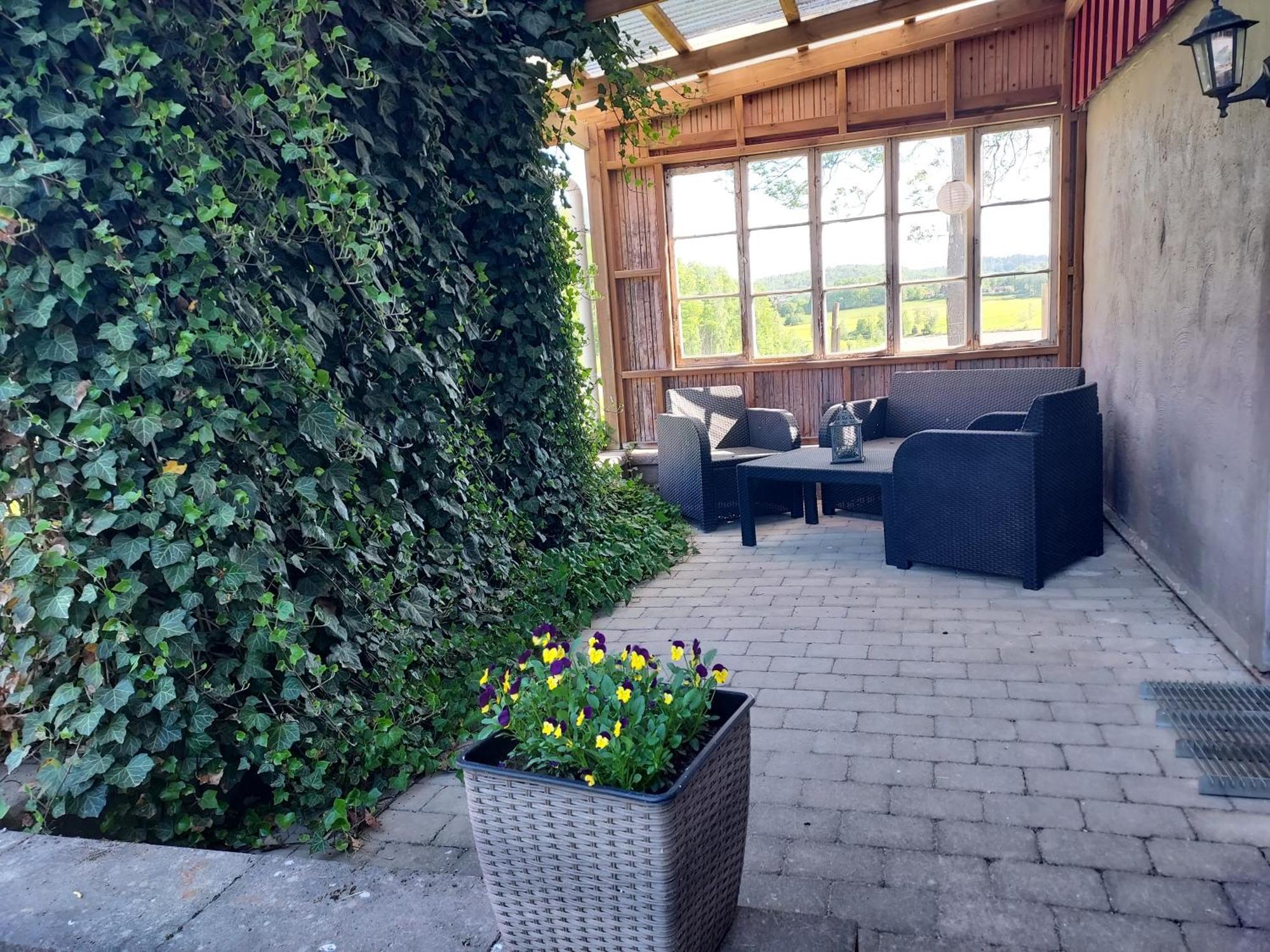 Älgbergets Bed&Breakfast Ucklum Exterior foto